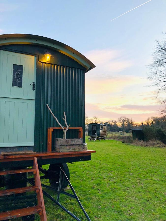The Big Shepherds Hut * Charlwood